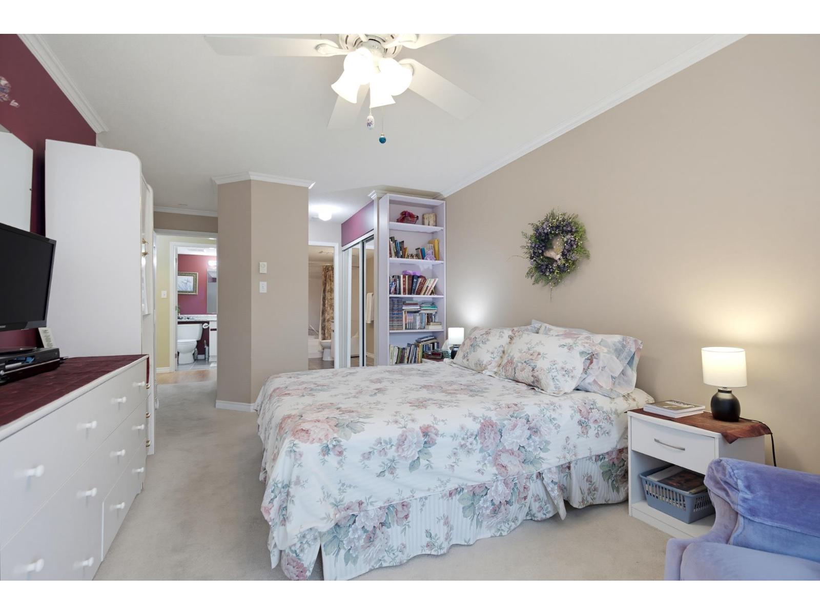 208 33280 E Bourquin Crescent Property Photo 24