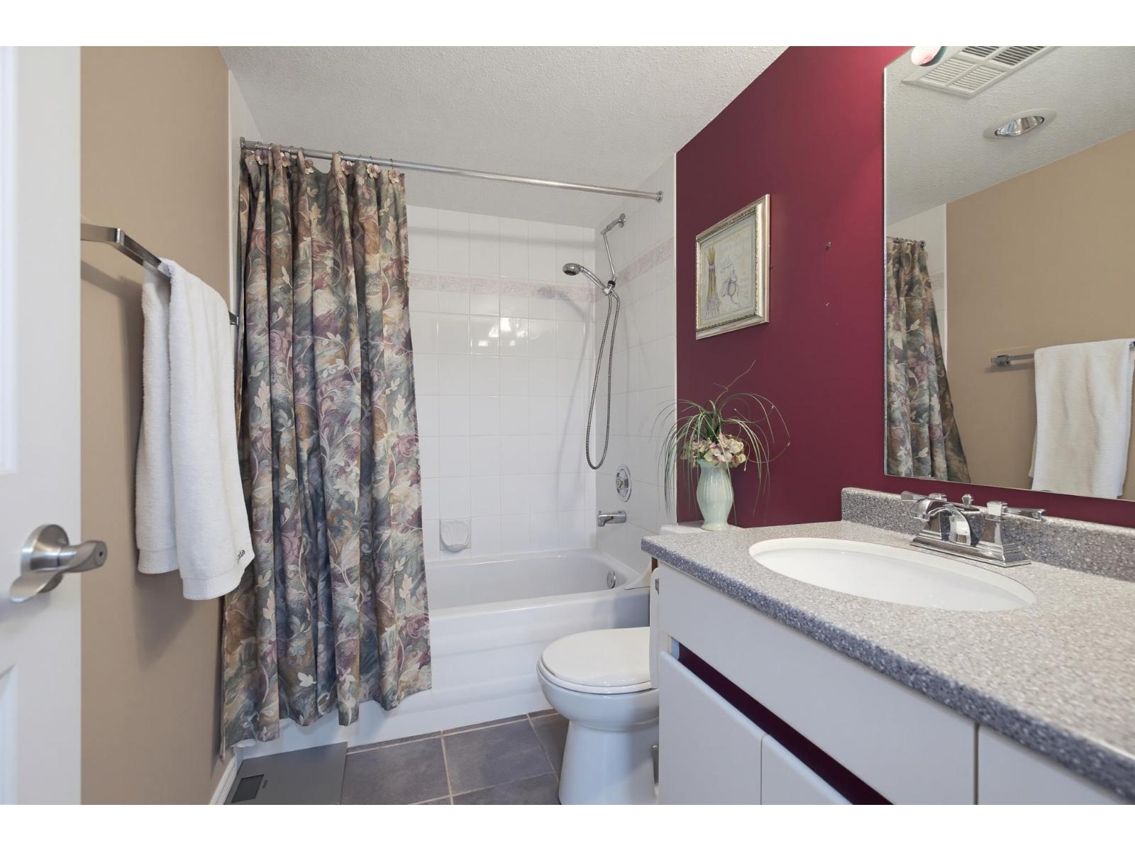 208 33280 E Bourquin Crescent Property Photo 25