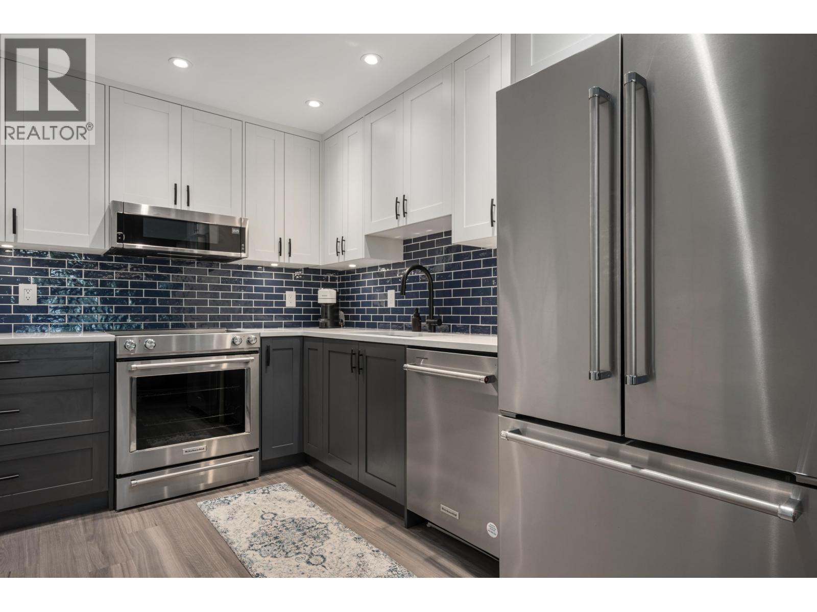 825 W 15th Avenue Property Photo 1