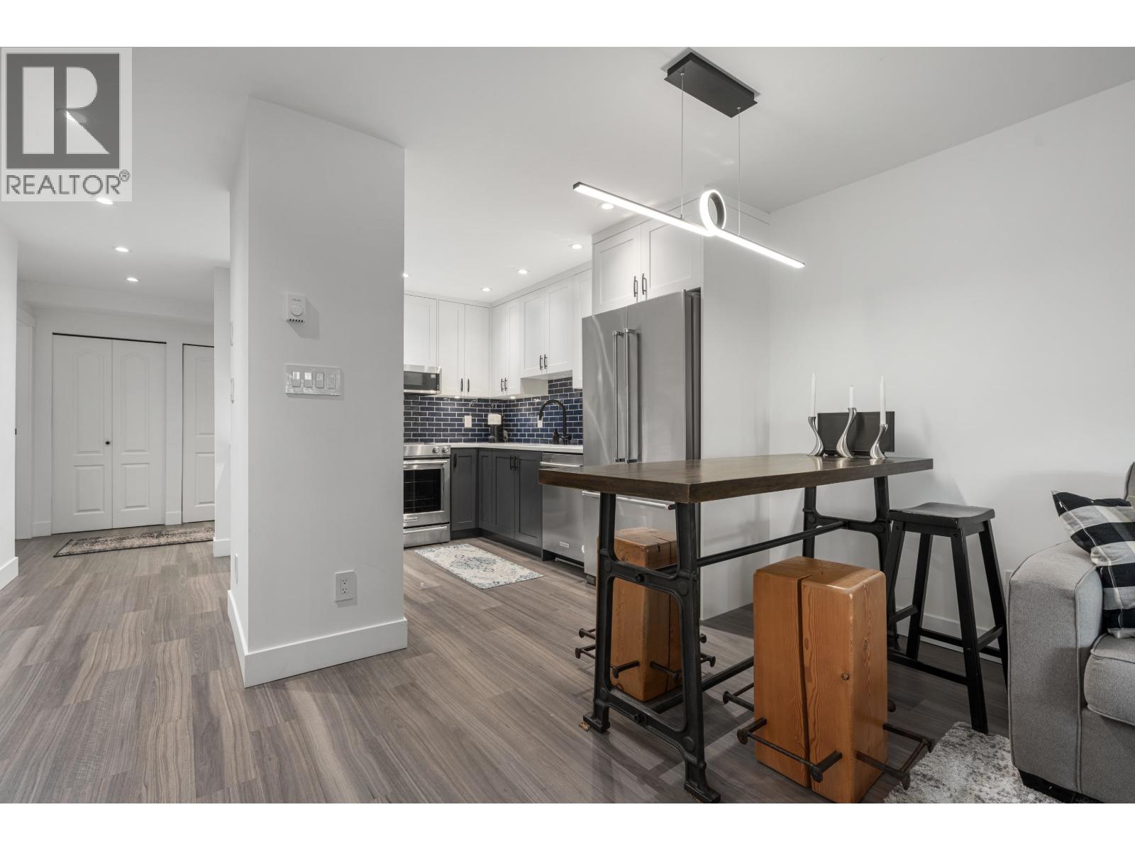 825 W 15th Avenue Property Photo 12