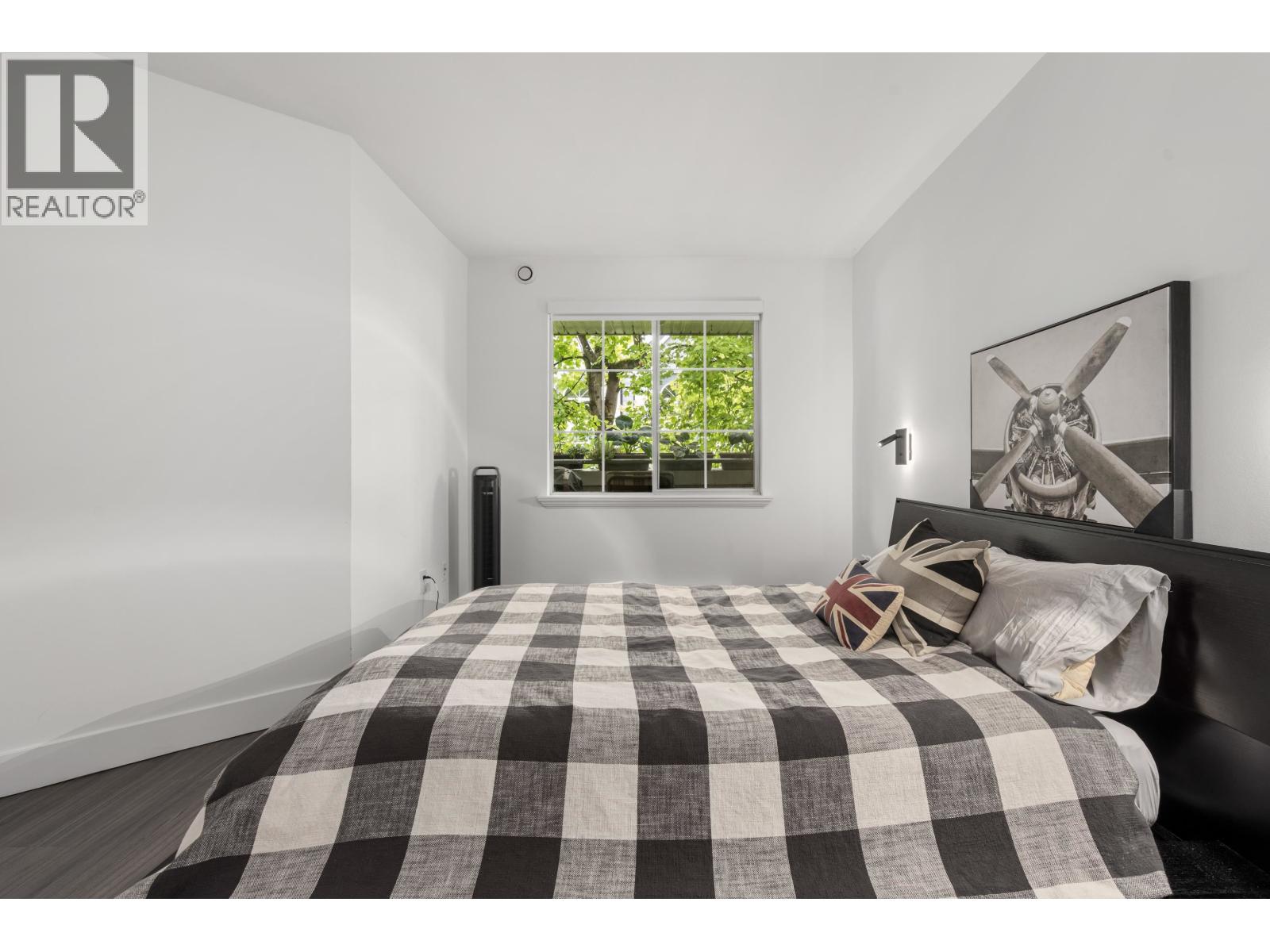 825 W 15th Avenue Property Photo 15
