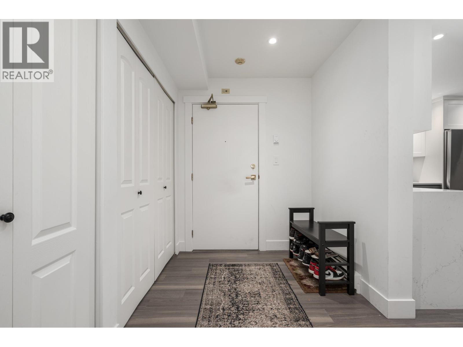 825 W 15th Avenue Property Photo 18