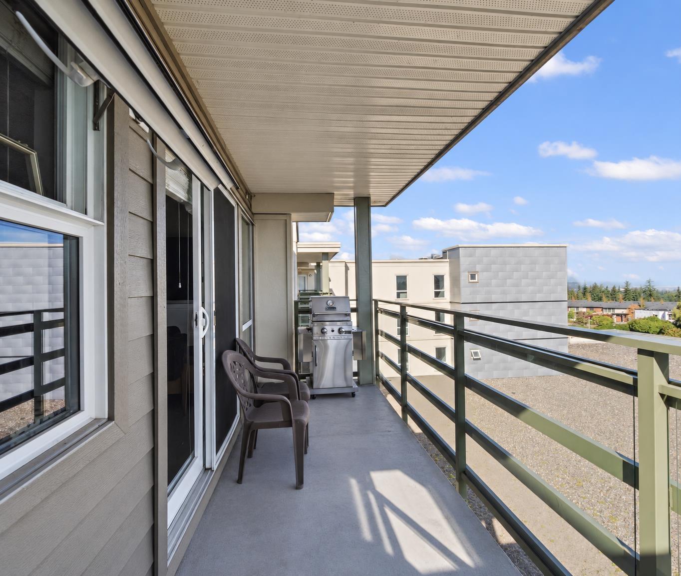 410 15745 Croydon Drive Property Photo 5