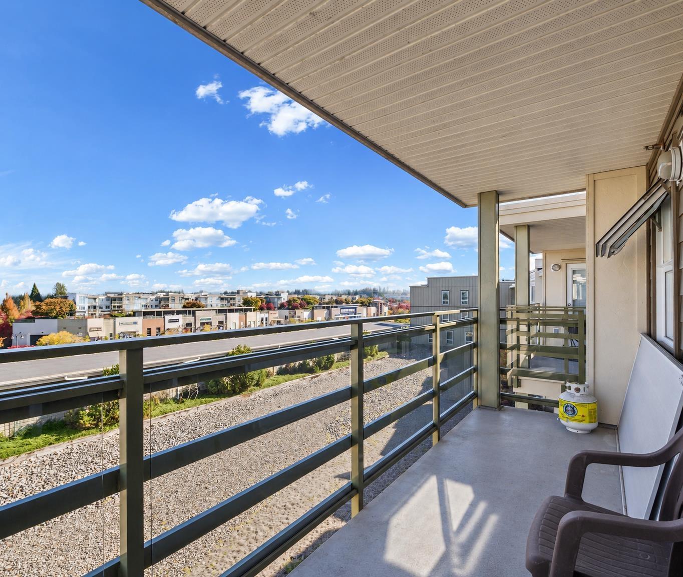 410 15745 Croydon Drive Property Photo 6