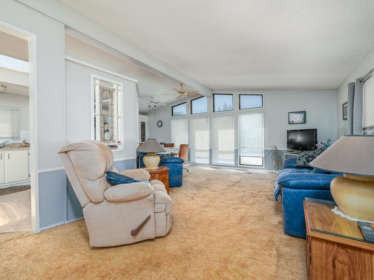 9 8670 156 Street Property Photo 3