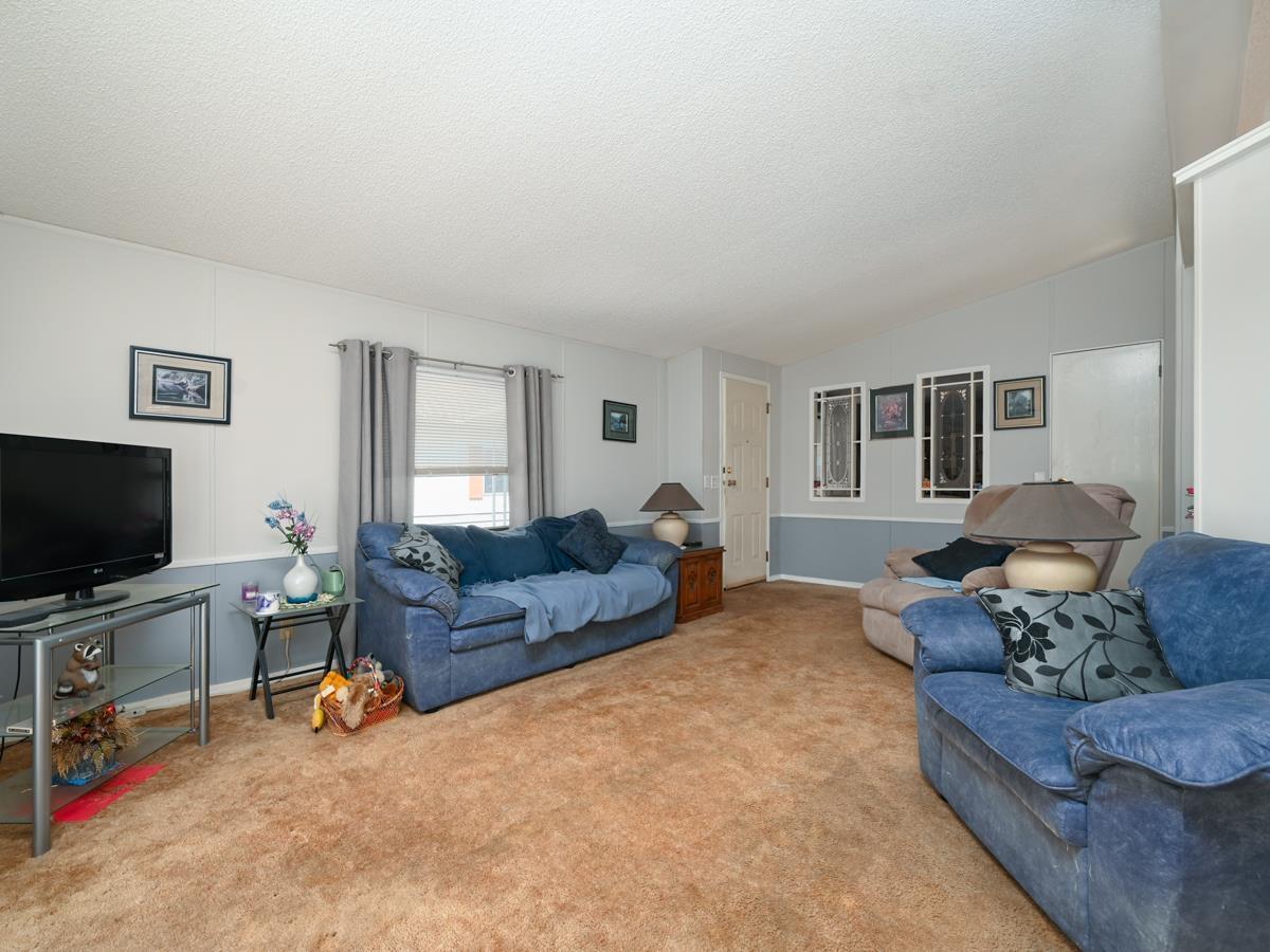 9 8670 156 Street Property Photo 4
