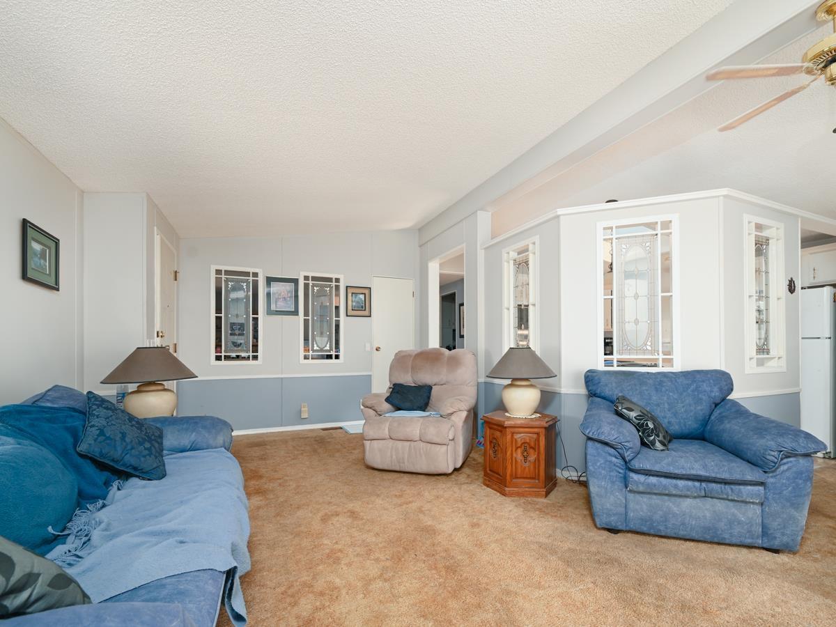 9 8670 156 Street Property Photo 5