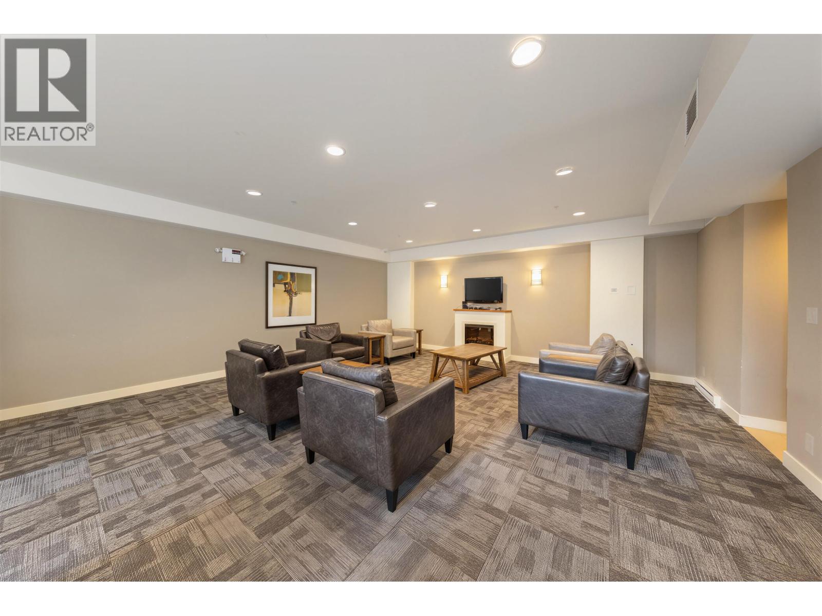 401 265 Ross Drive Property Photo 28