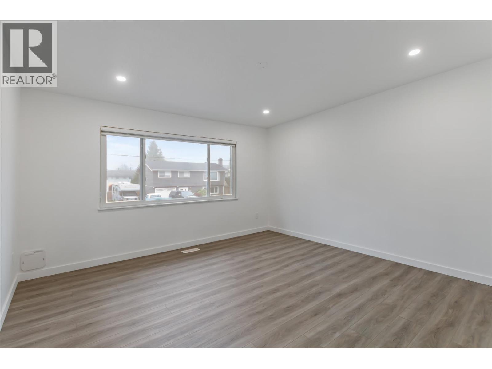 3652 3654 St. Thomas Street Property Photo 2