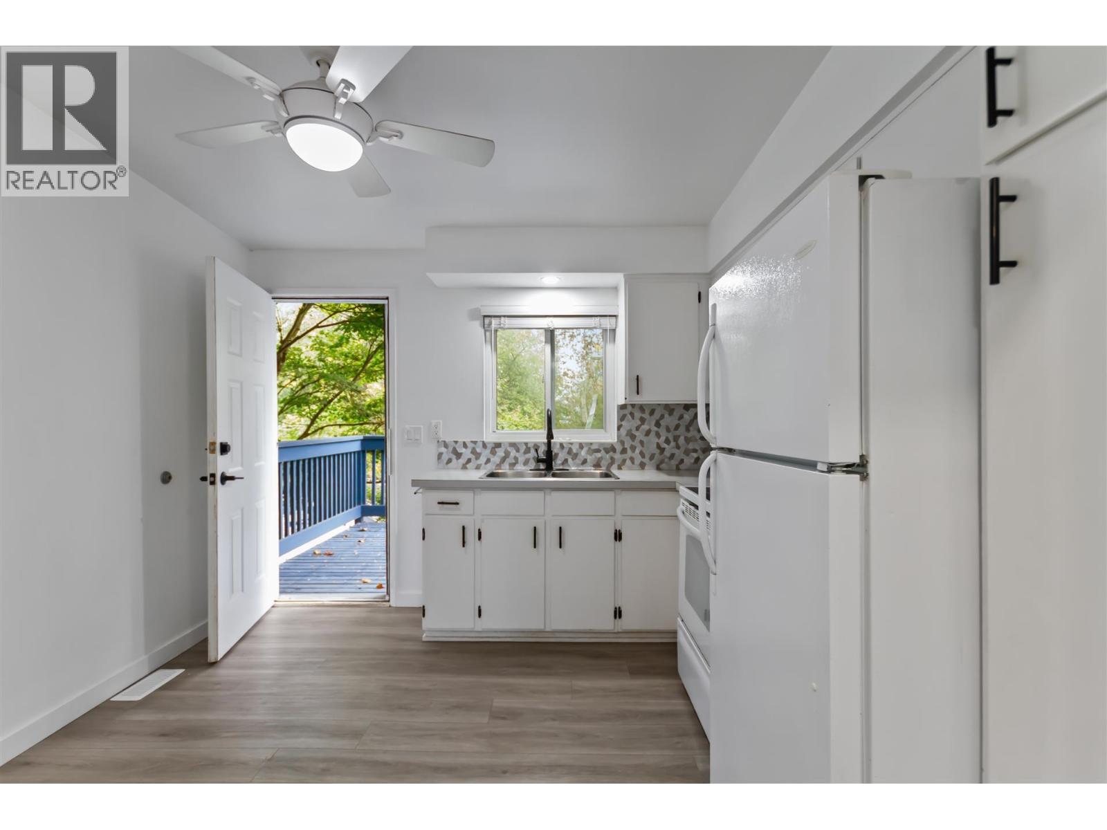 3652 3654 St. Thomas Street Property Photo 3