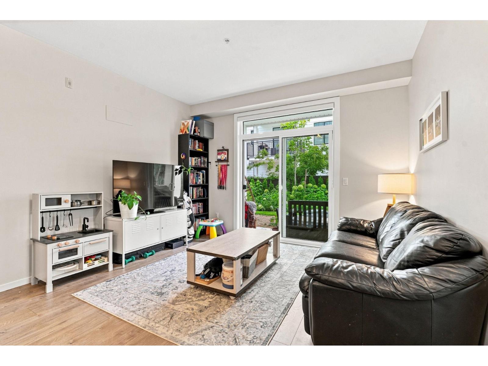 210 3319 148 Street Property Photo 1