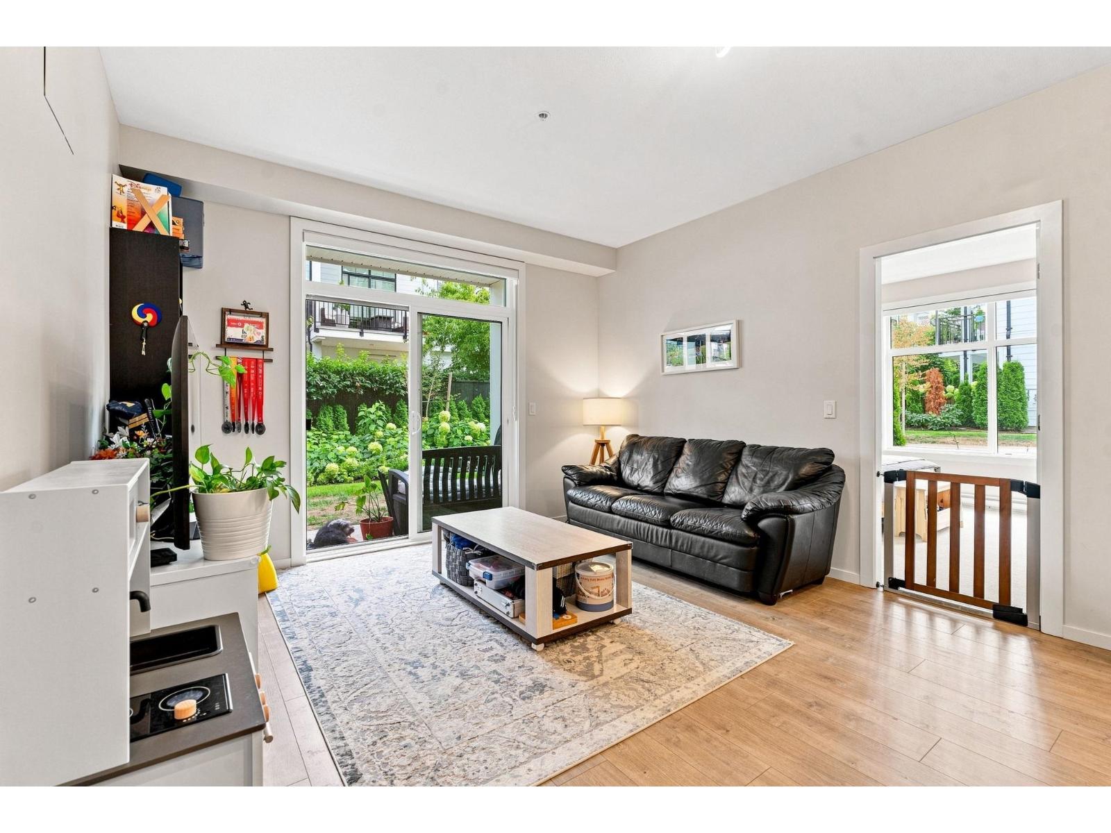 210 3319 148 Street Property Photo 2