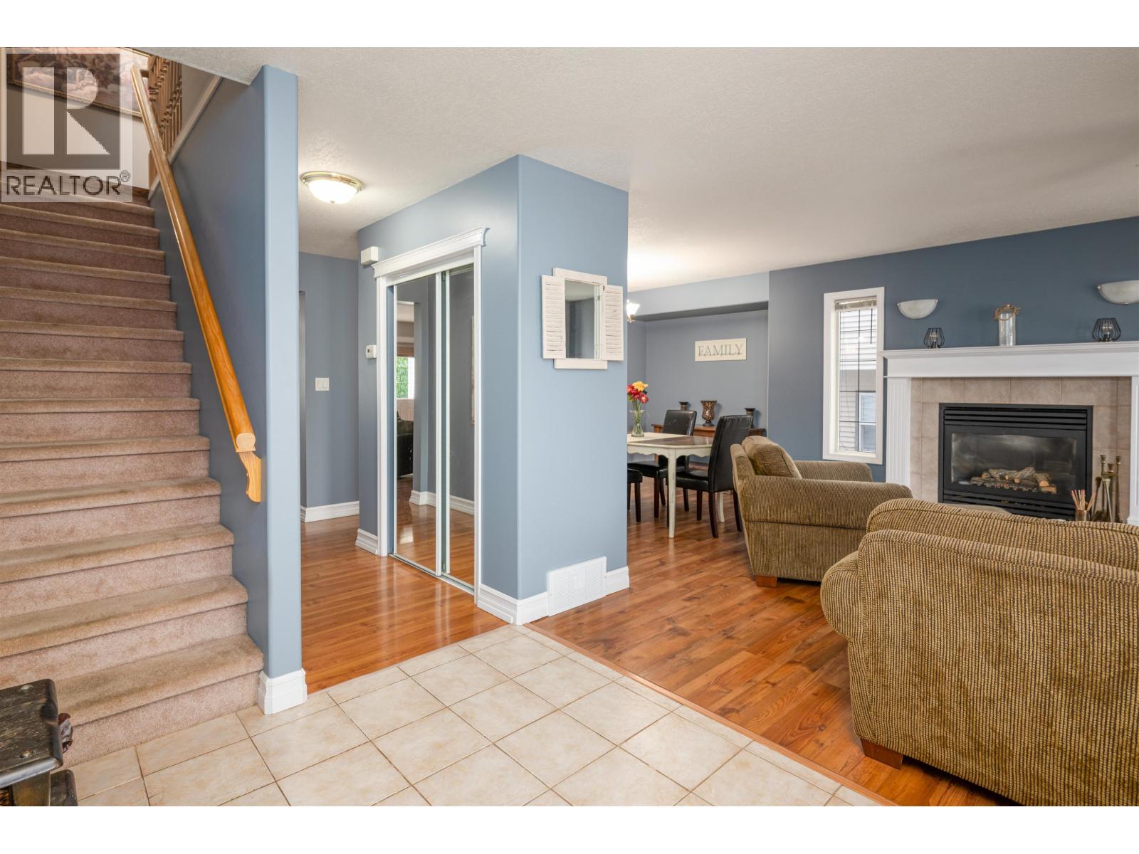 6915 Chartwell Crescent Property Photo 5