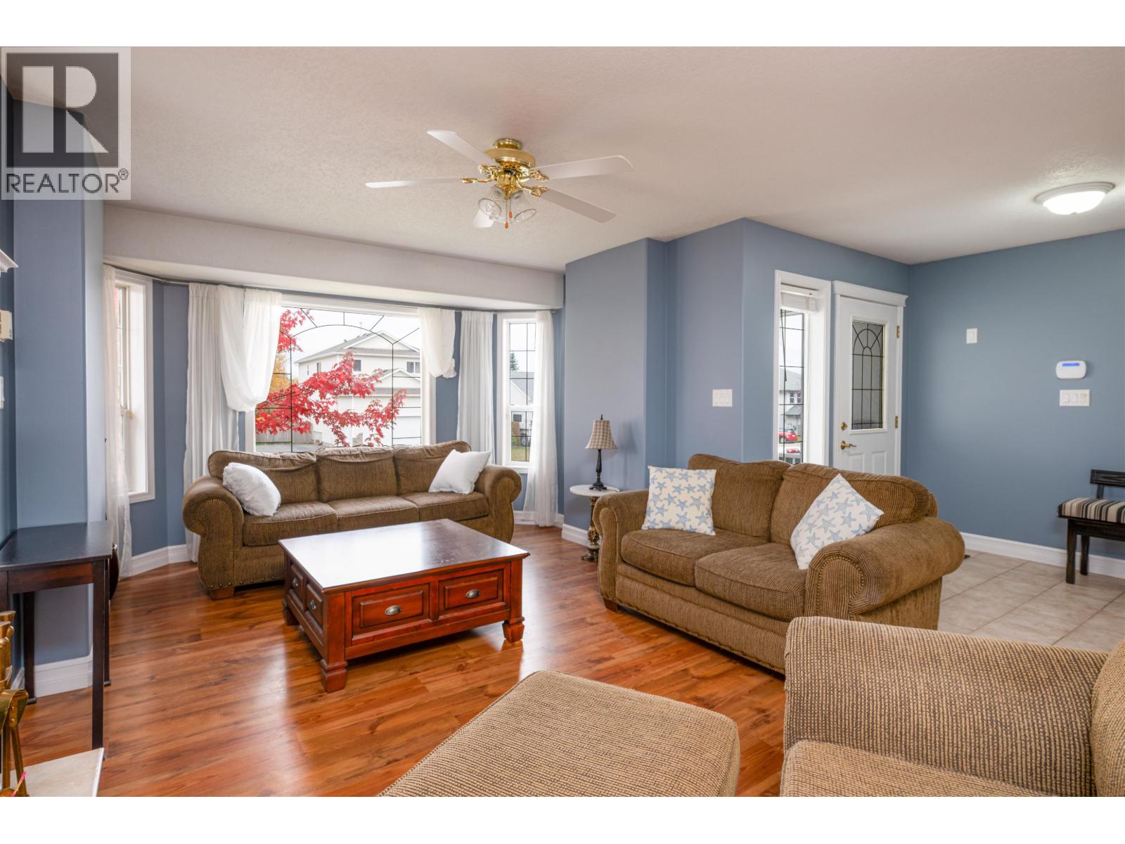 6915 Chartwell Crescent Property Photo 7