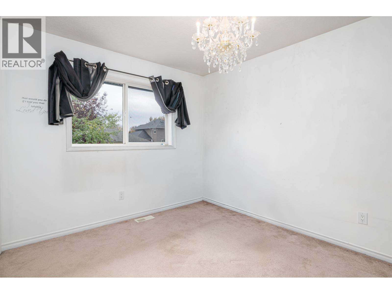 6915 Chartwell Crescent Property Photo 28