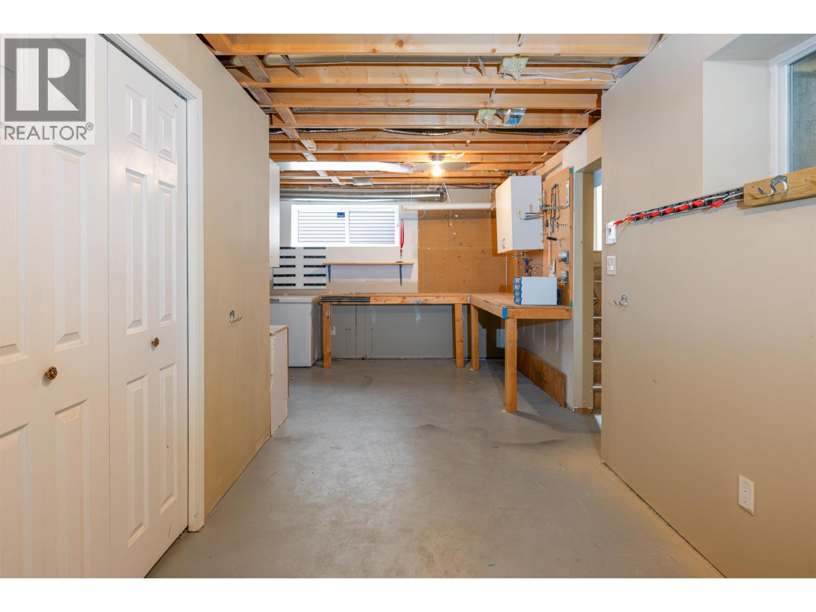 6915 Chartwell Crescent Property Photo 33