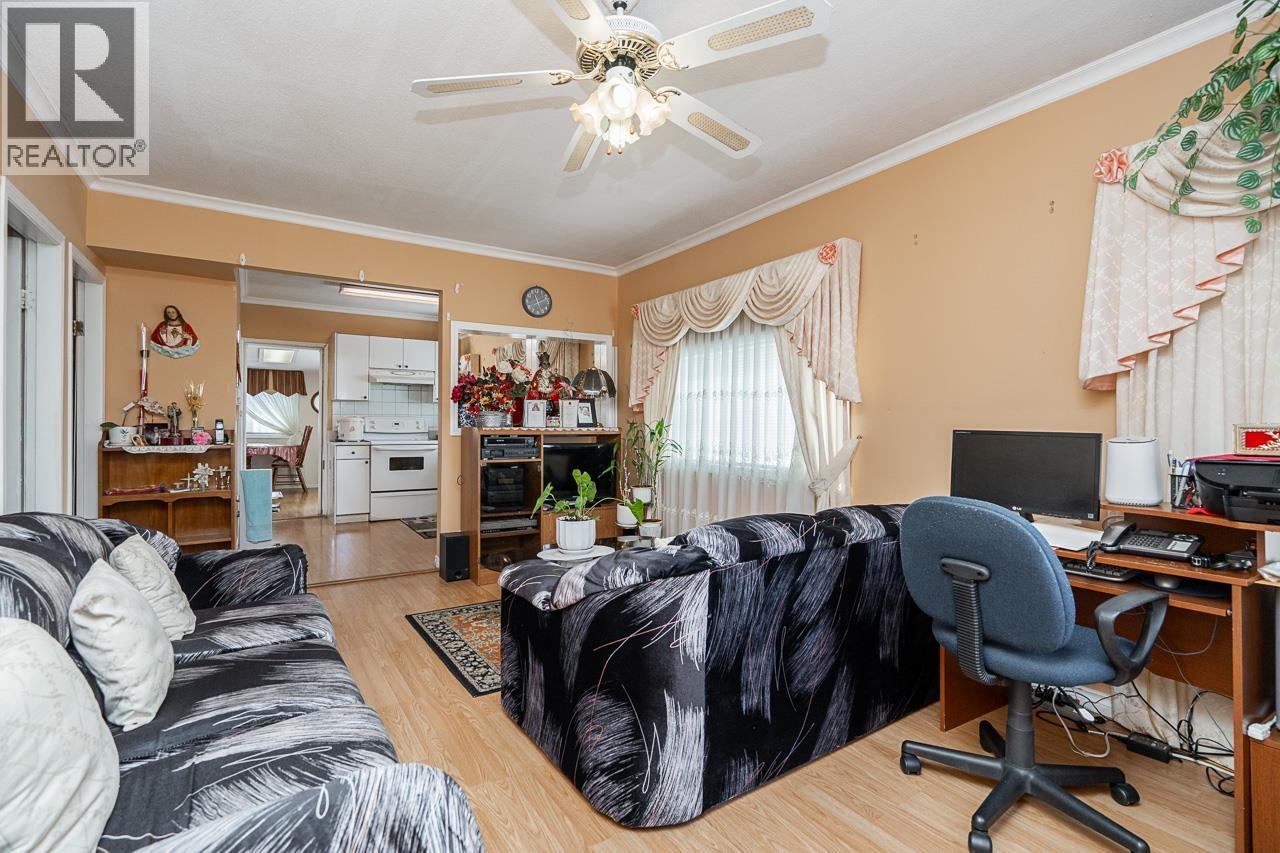 4712 Victoria Drive Property Photo 1