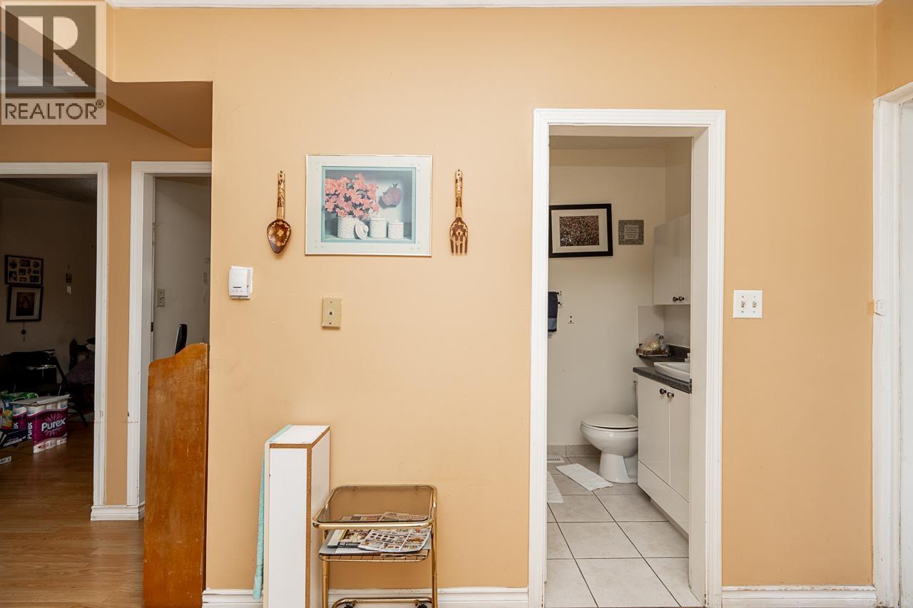 4712 Victoria Drive Property Photo 8