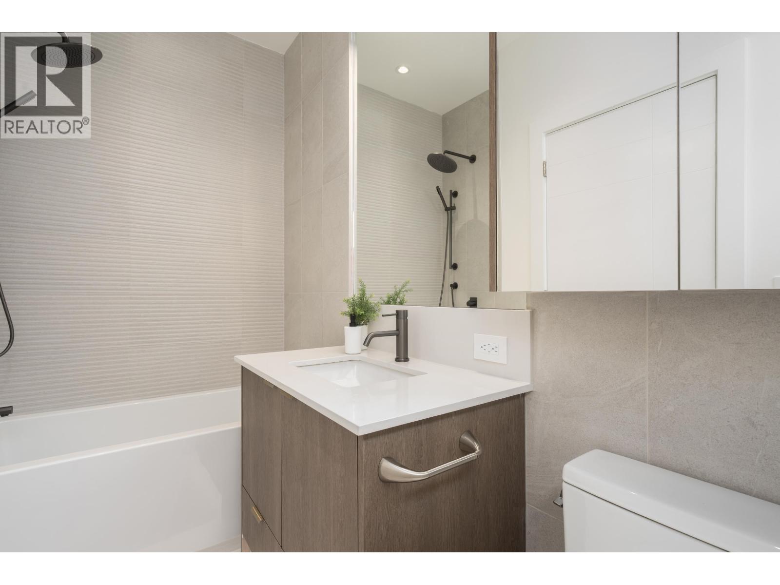3 8483 16 Avenue Property Photo 28