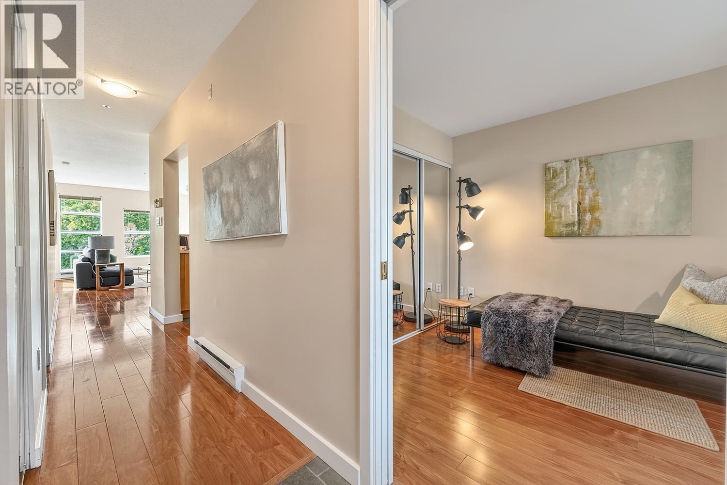 302 2020 E Kent Avenue Property Photo 4