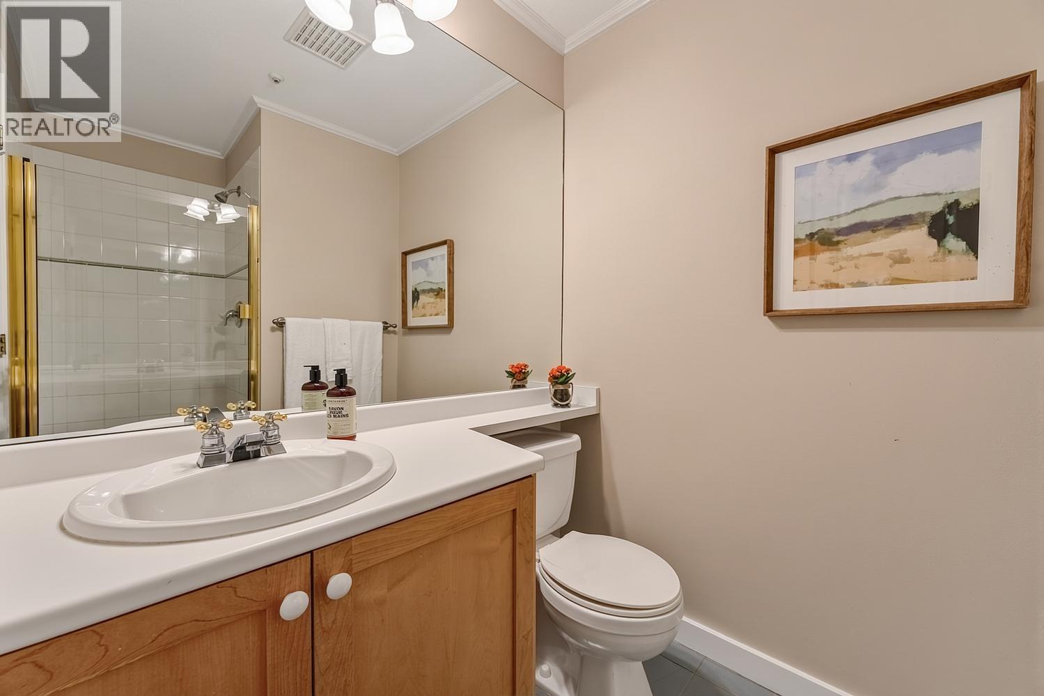 302 2020 E Kent Avenue Property Photo 7