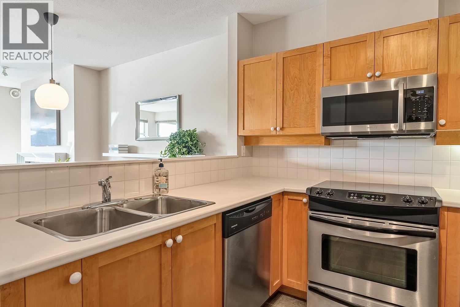 302 2020 E Kent Avenue Property Photo 9