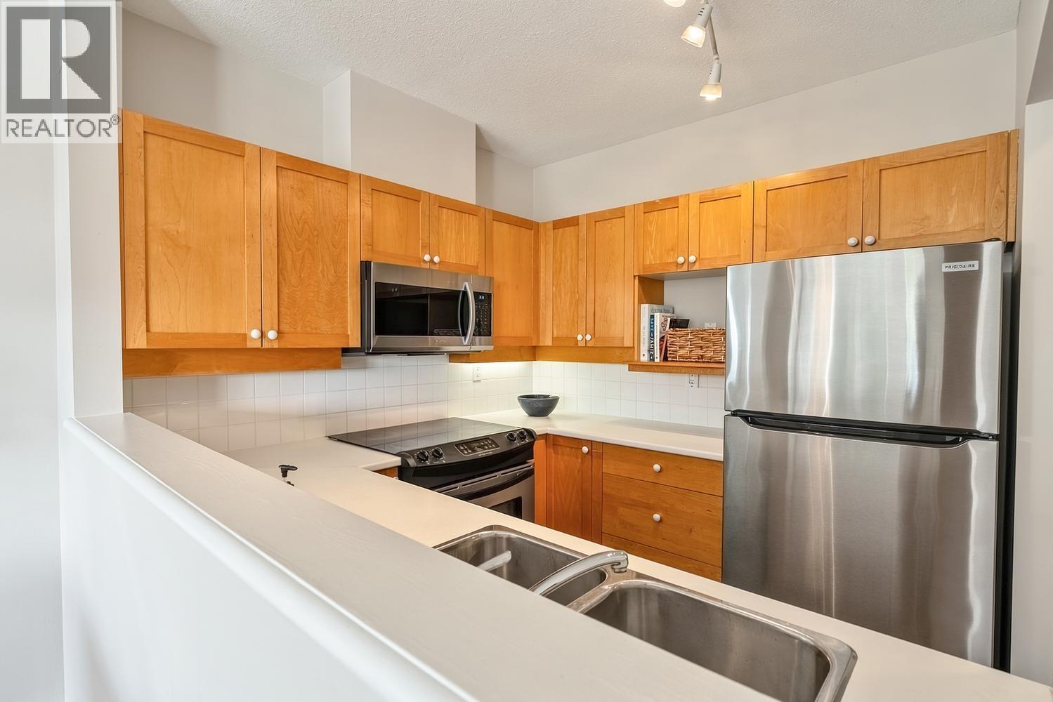 302 2020 E Kent Avenue Property Photo 10