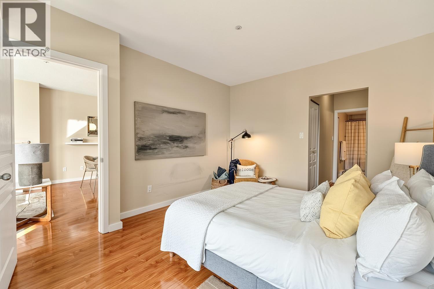 302 2020 E Kent Avenue Property Photo 21