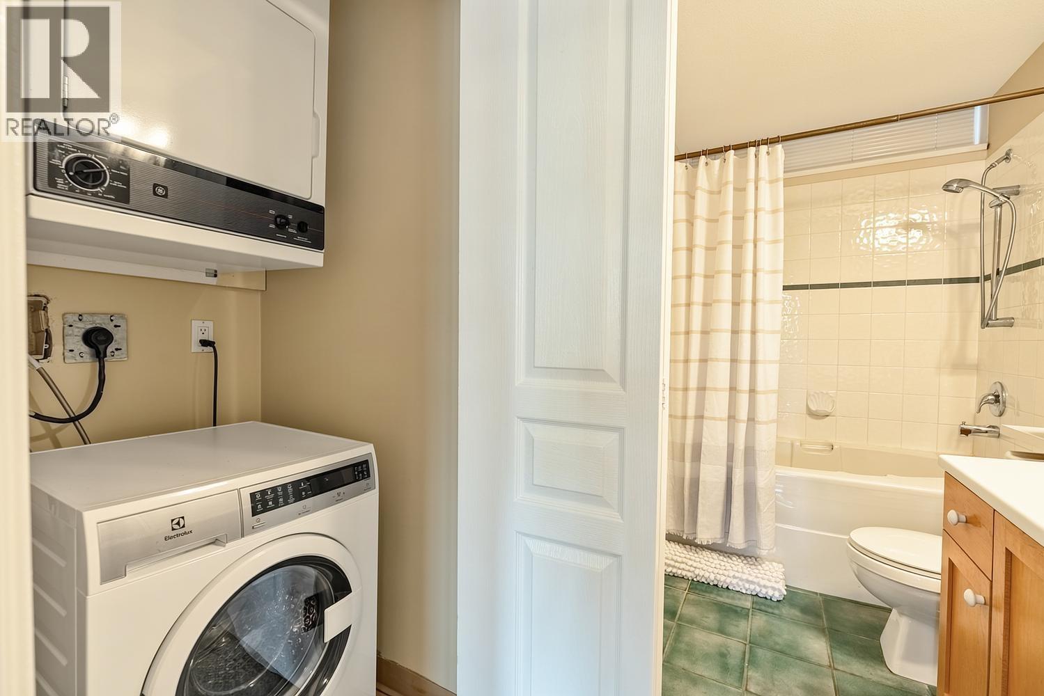 302 2020 E Kent Avenue Property Photo 25