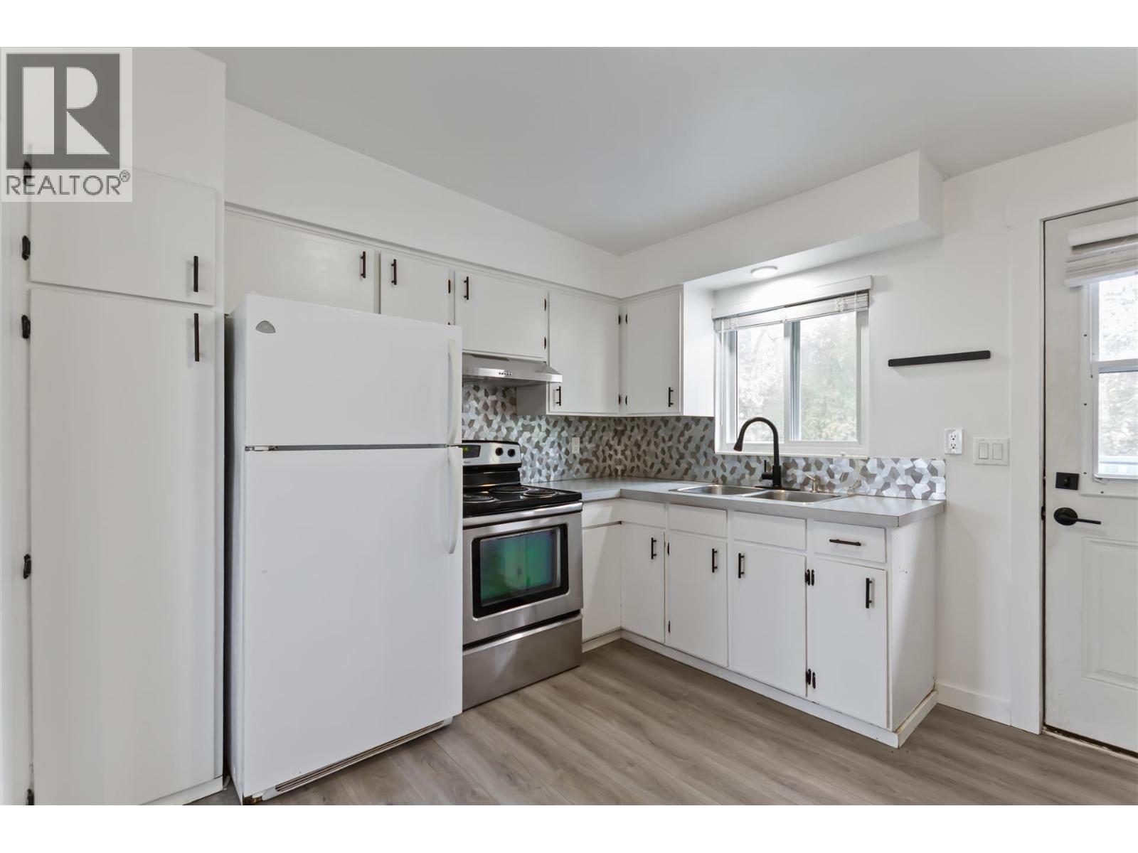 3652 3654 St Thomas Street Property Photo 14