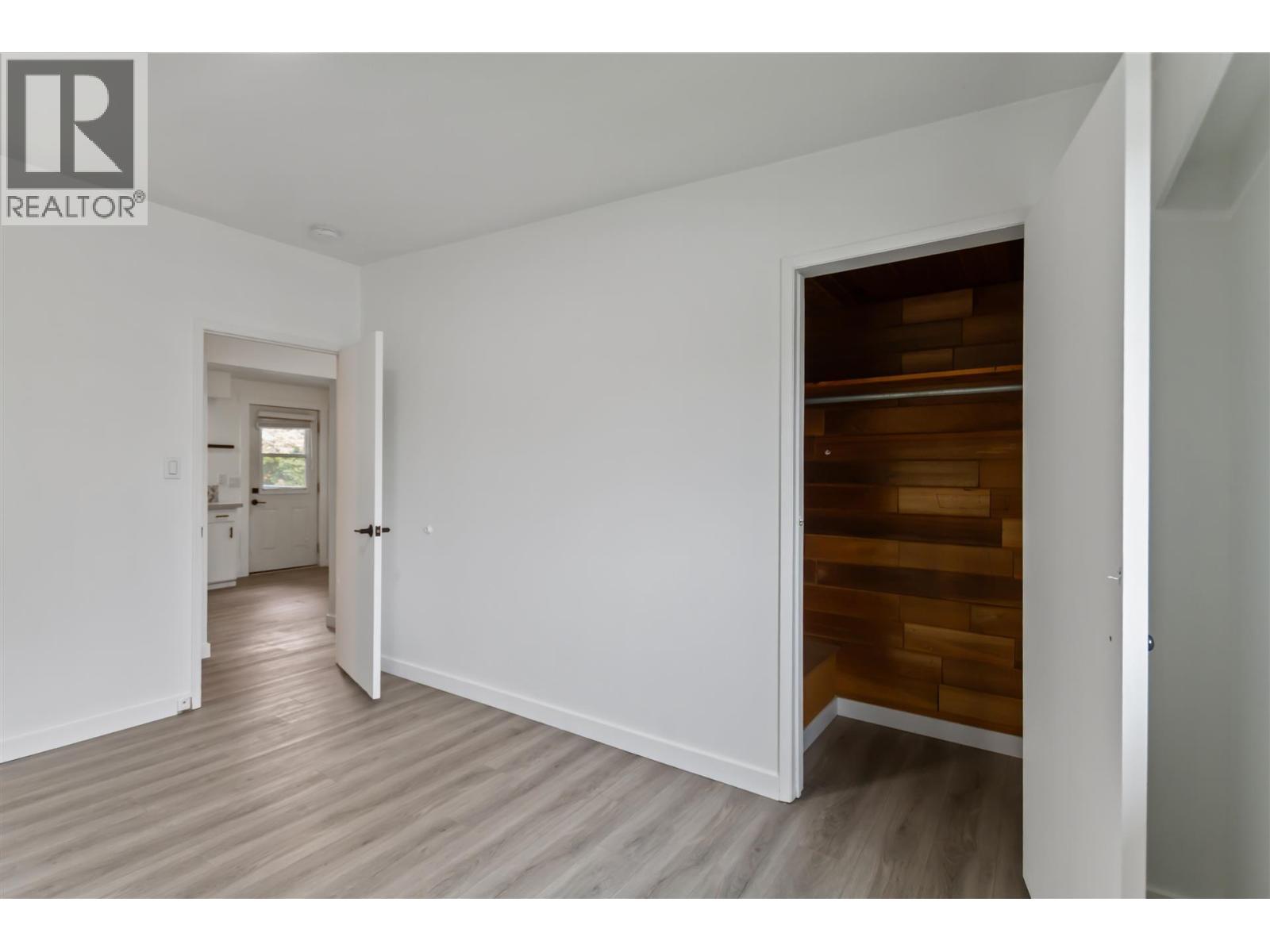 3652 3654 St Thomas Street Property Photo 16