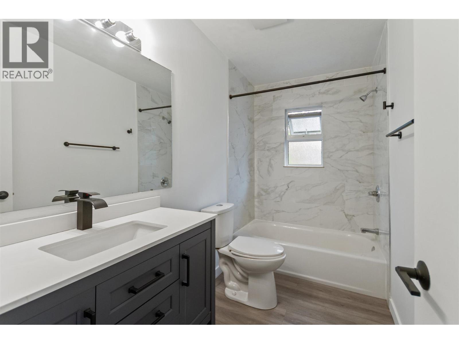 3652 3654 St Thomas Street Property Photo 18