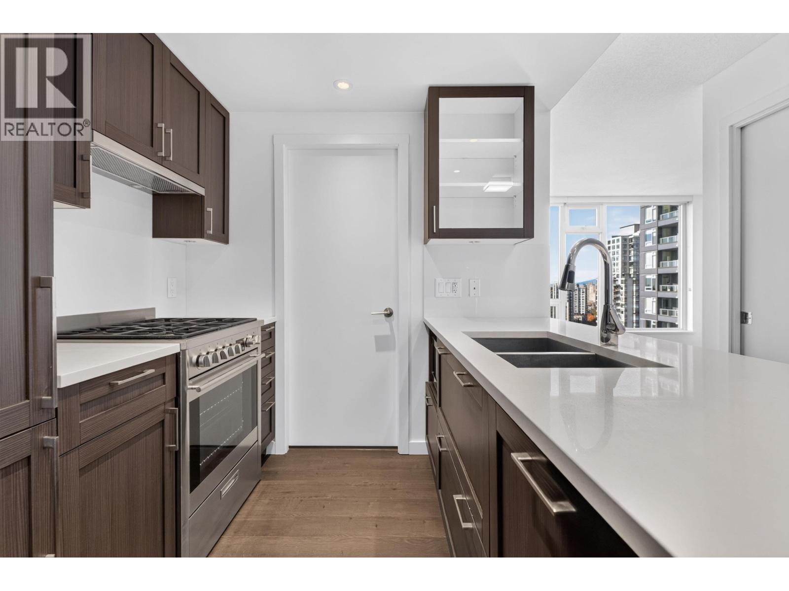 1702 5515 Boundary Road Property Photo 3