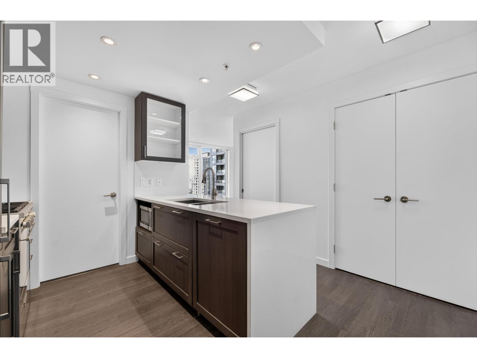 1702 5515 Boundary Road Property Photo 13