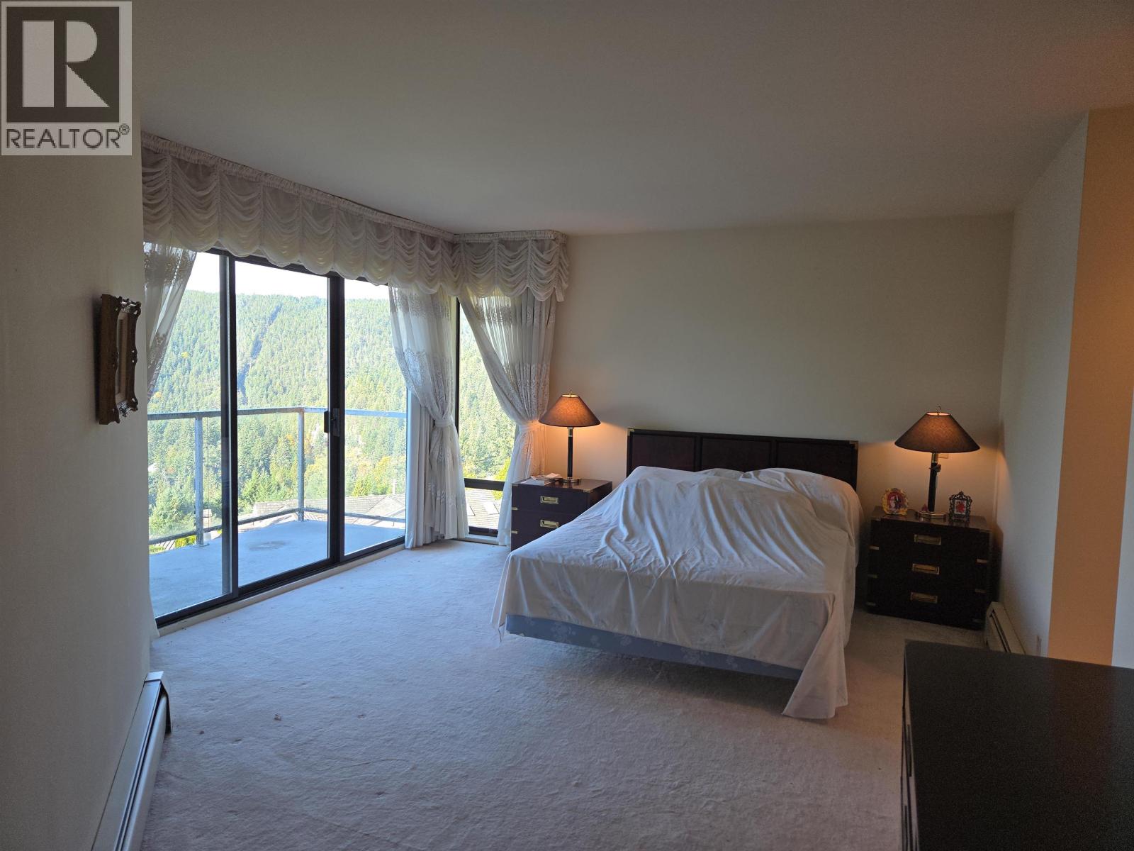 4764 Woodburn Road Property Photo 16
