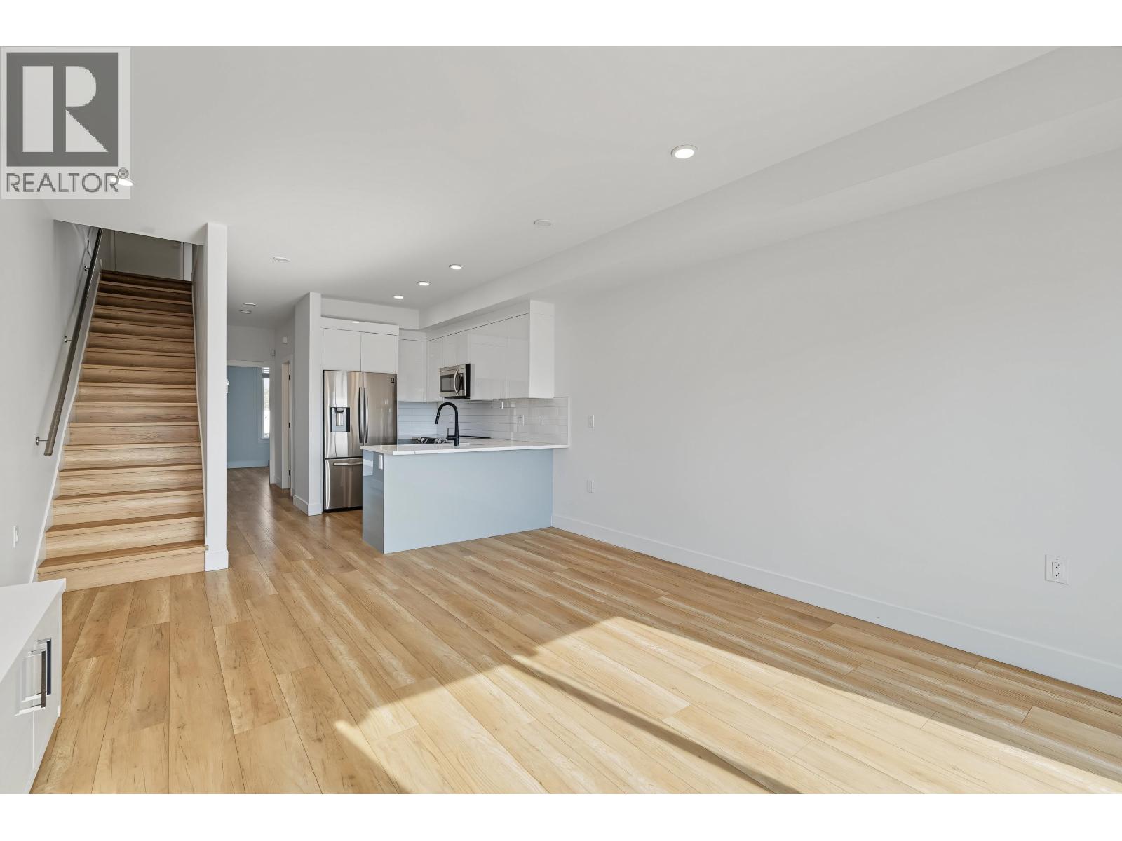 11 6288 Beresford Street Property Photo 1