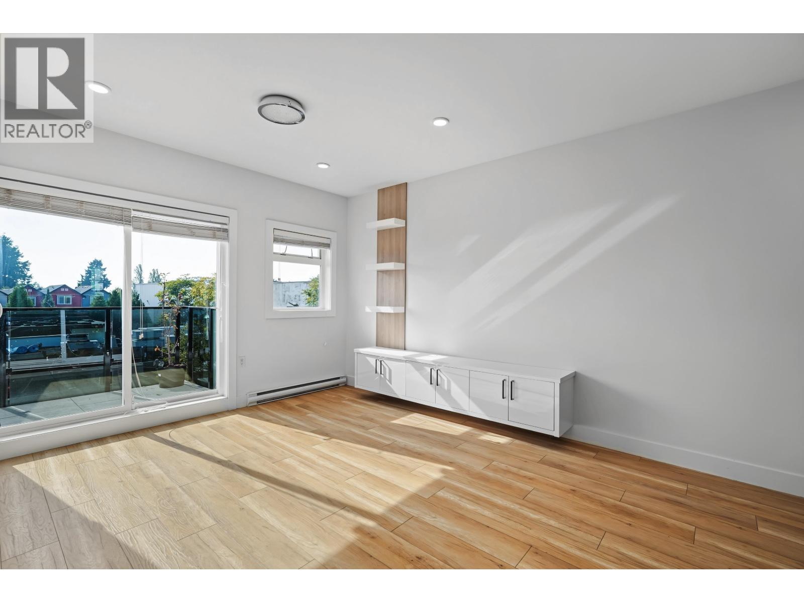 11 6288 Beresford Street Property Photo 2