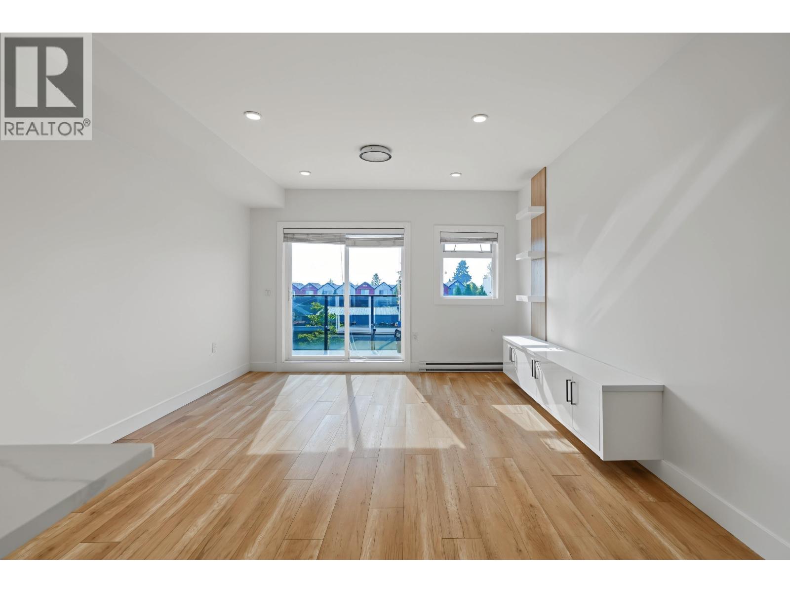 11 6288 Beresford Street Property Photo 4