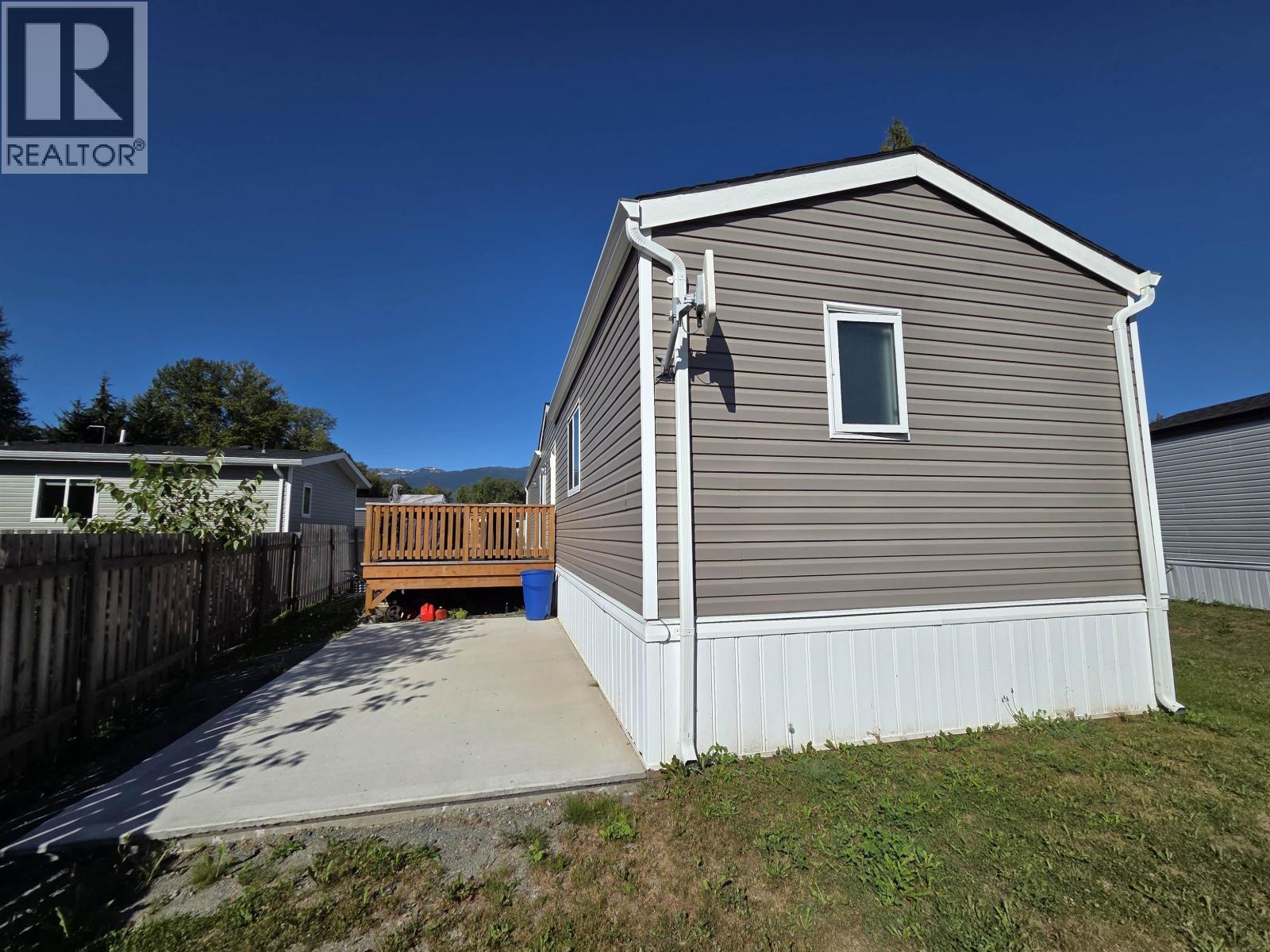 121 5204 Ackroyd Street Property Photo 1