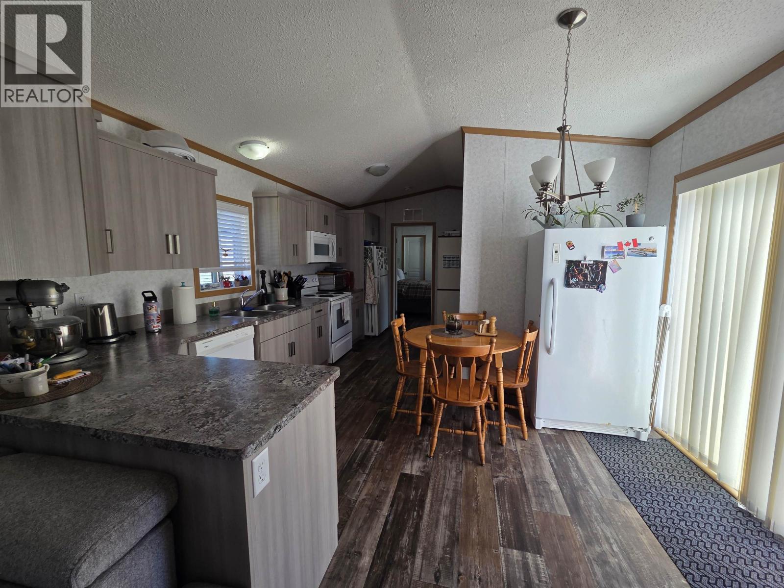 121 5204 Ackroyd Street Property Photo 3