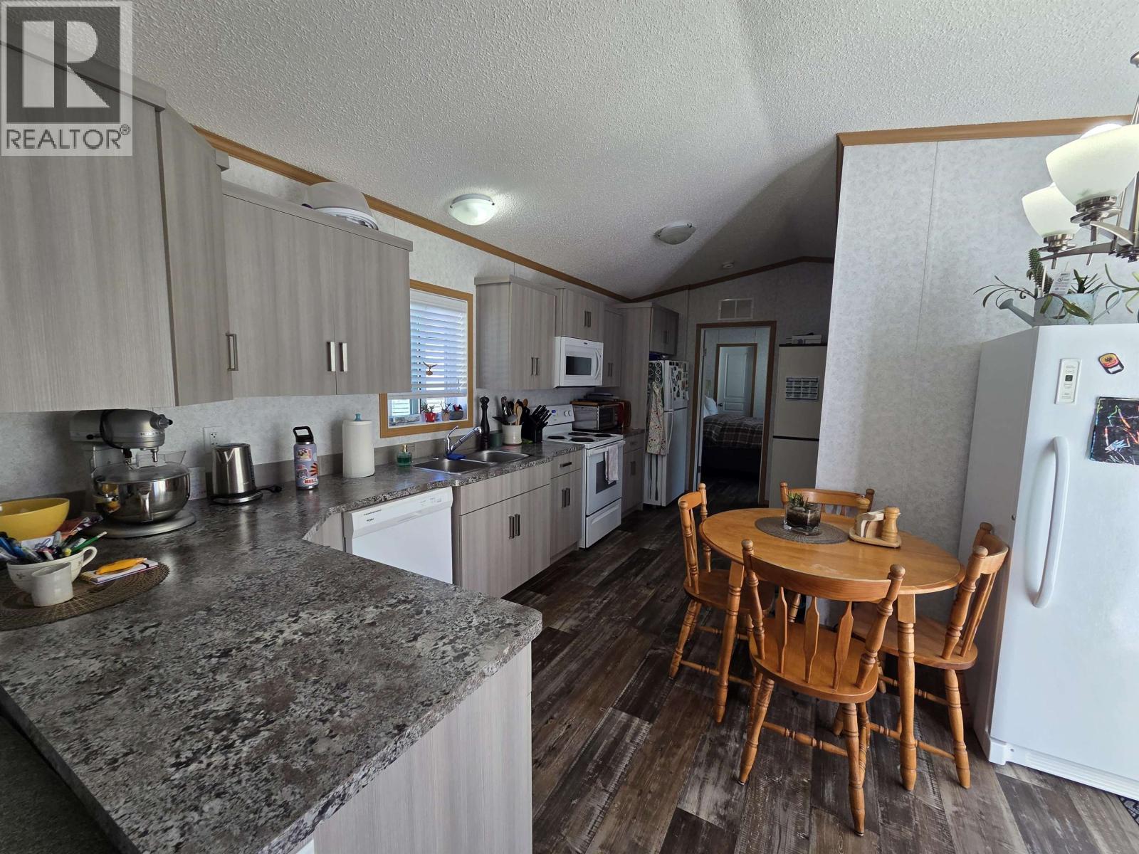 121 5204 Ackroyd Street Property Photo 4