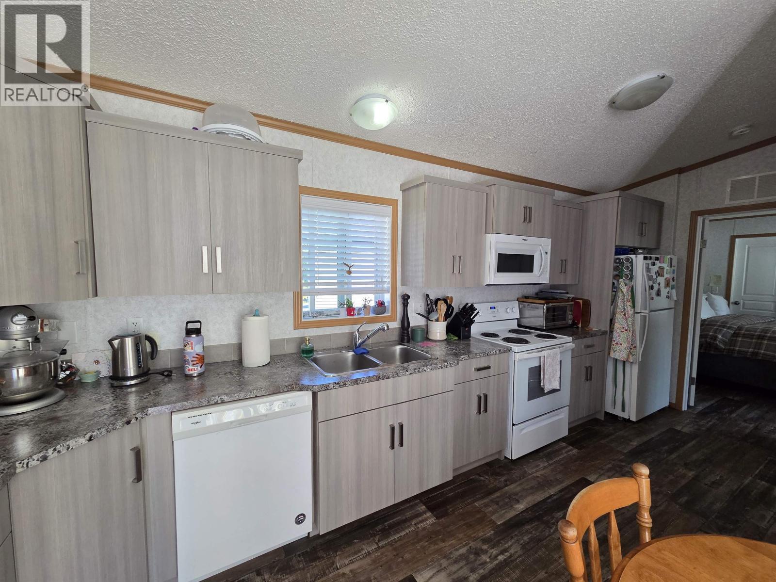 121 5204 Ackroyd Street Property Photo 5