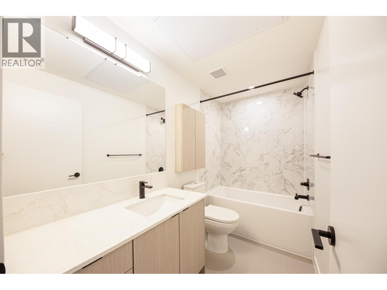102 2277 Hawthorne Avenue Property Photo 2
