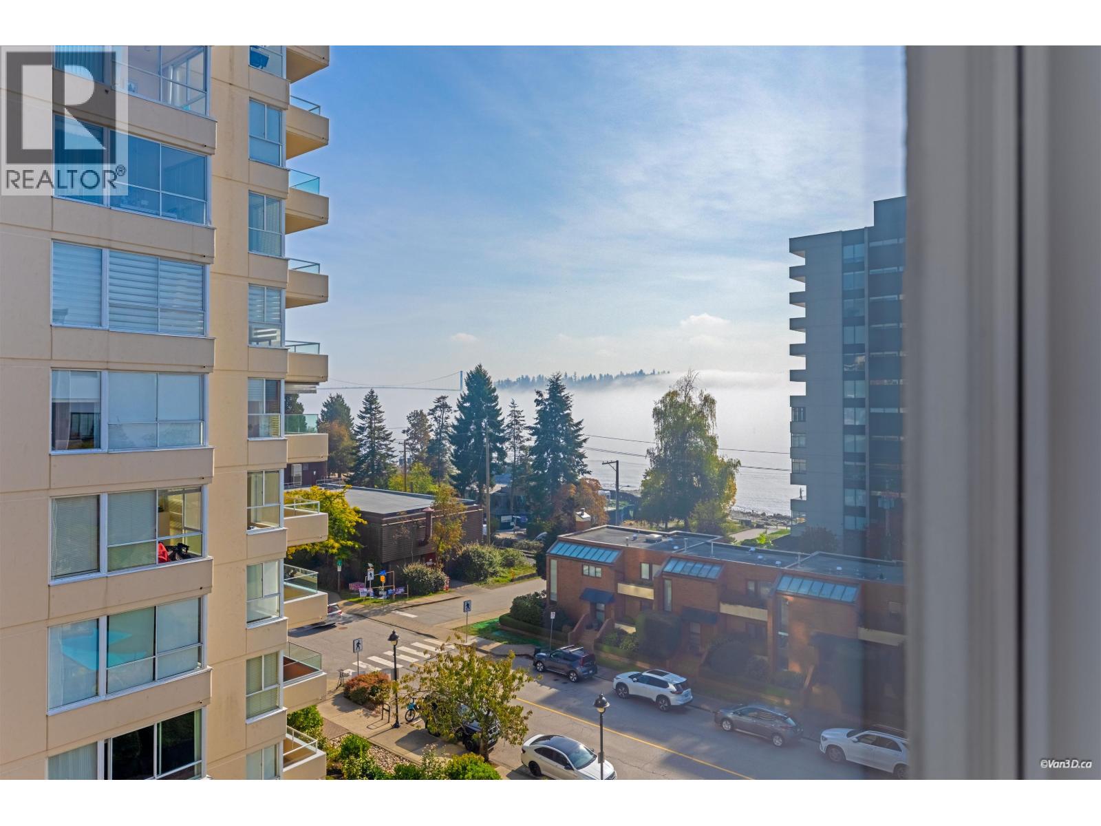 403 1845 Bellevue Avenue Property Photo 3