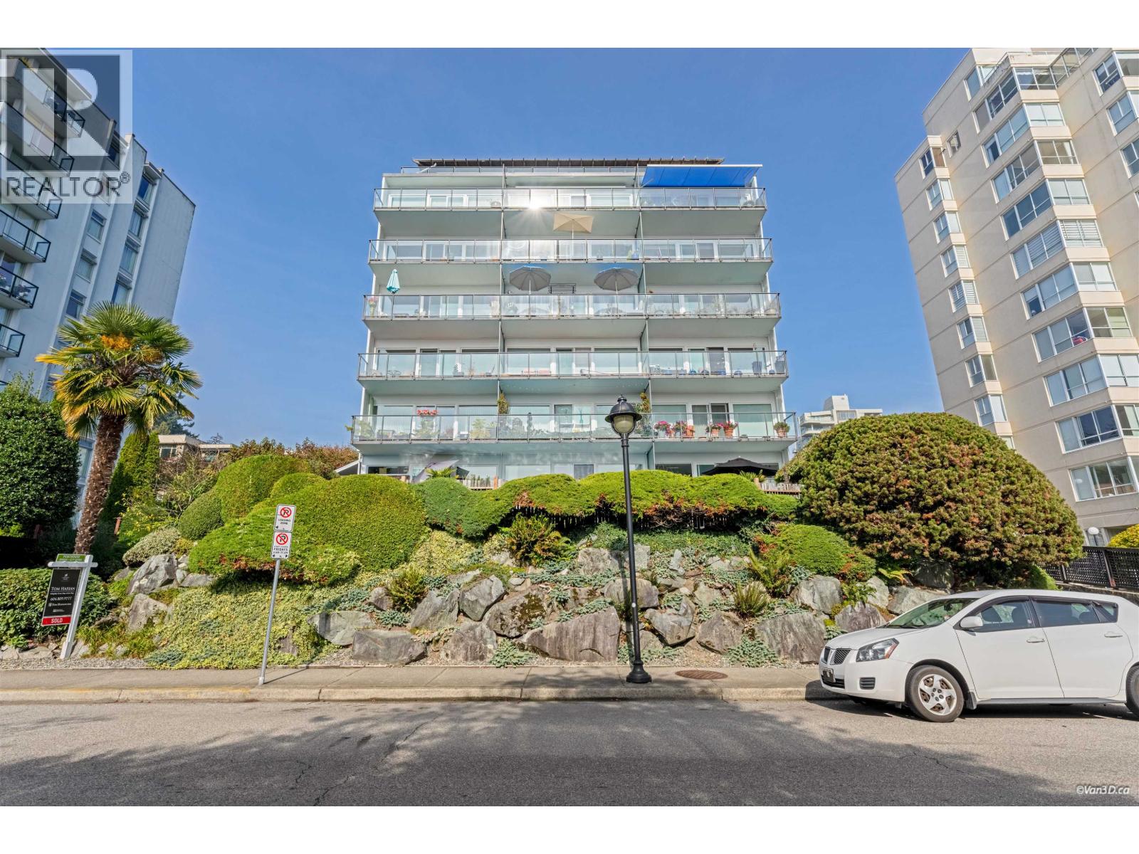 403 1845 Bellevue Avenue Property Photo 4