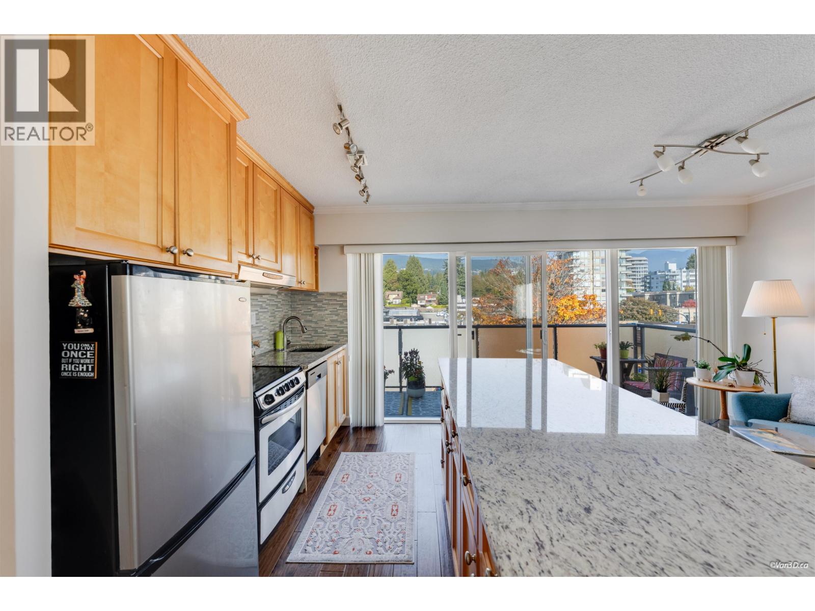 403 1845 Bellevue Avenue Property Photo 12