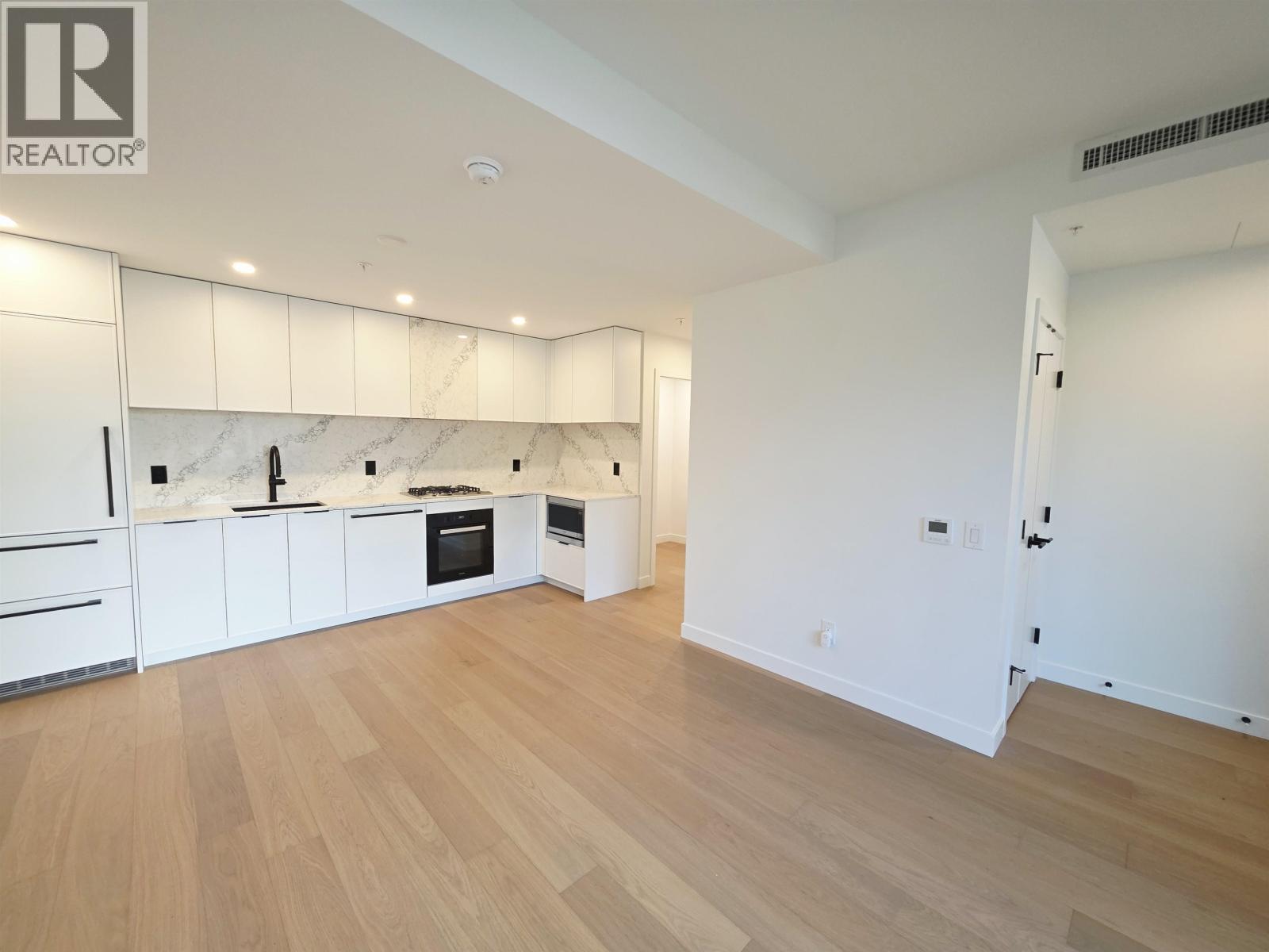 189 5433 Oak Street Property Photo 4
