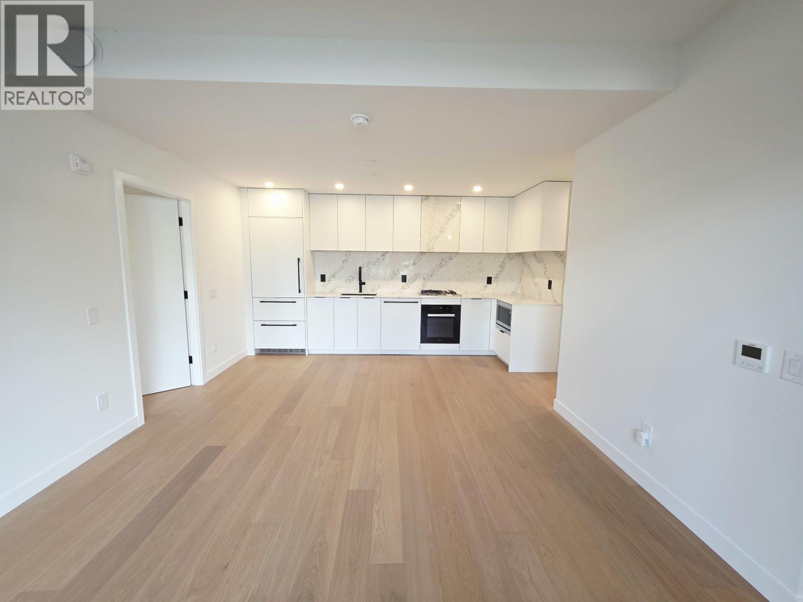 189 5433 Oak Street Property Photo 5