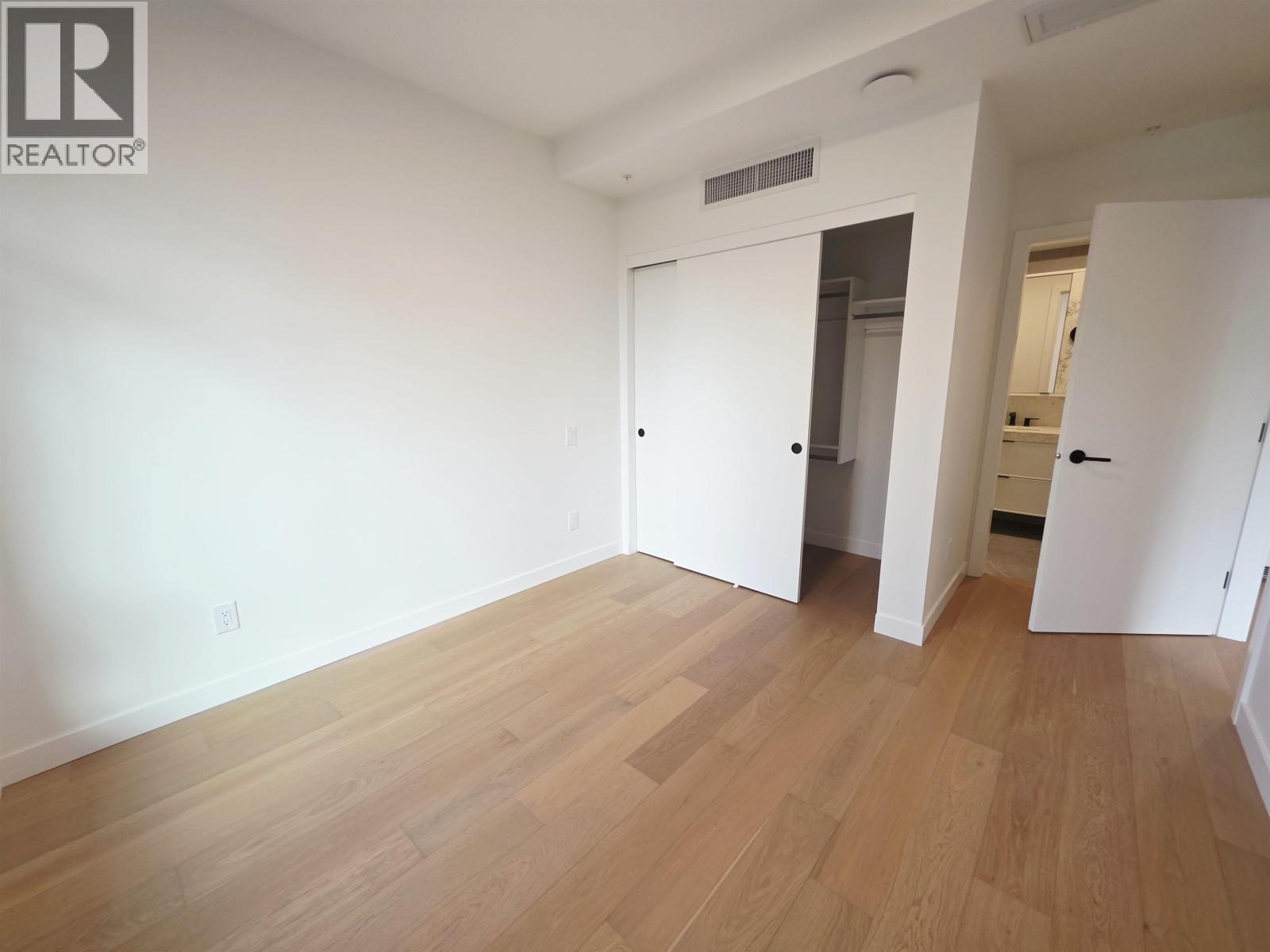 189 5433 Oak Street Property Photo 9