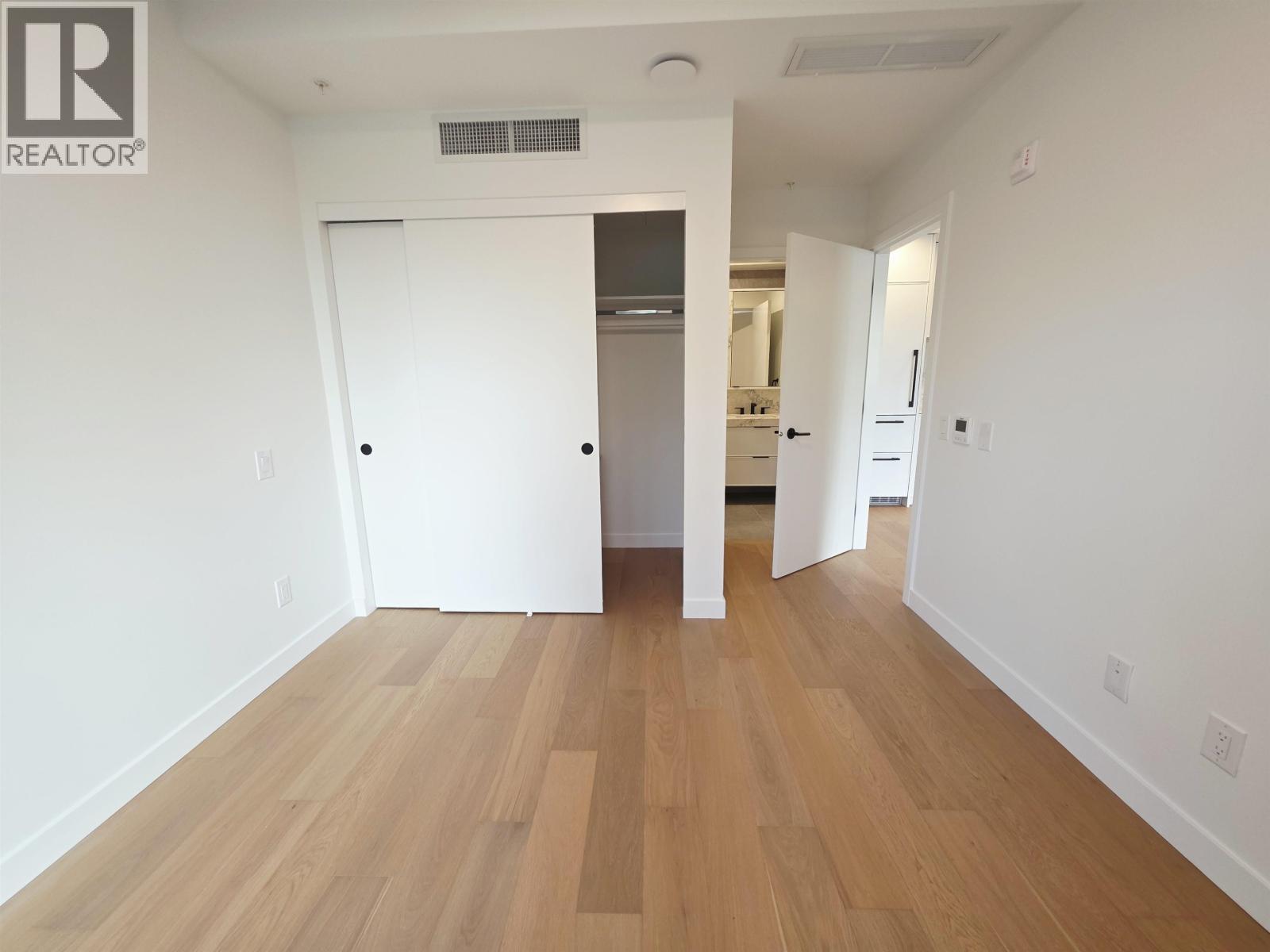 189 5433 Oak Street Property Photo 10